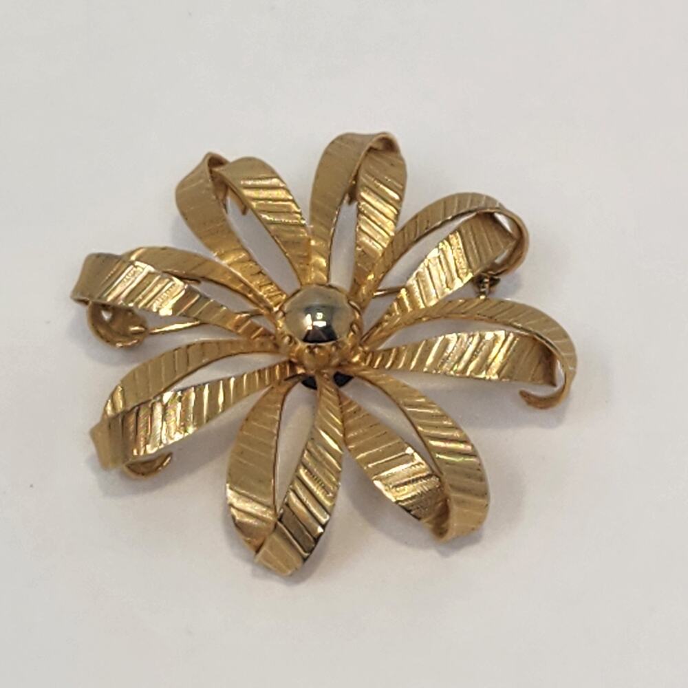 Kramer New York Ribbon Flower Brooch Pin Brushed Gold Tone Vintage 3D Raised MCM